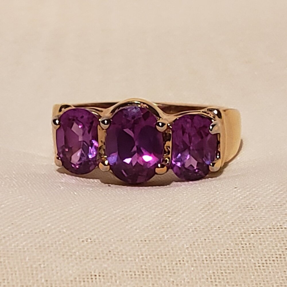 3 Stone Oval Deep Purple Amethyst Gold Ring Signed UTC